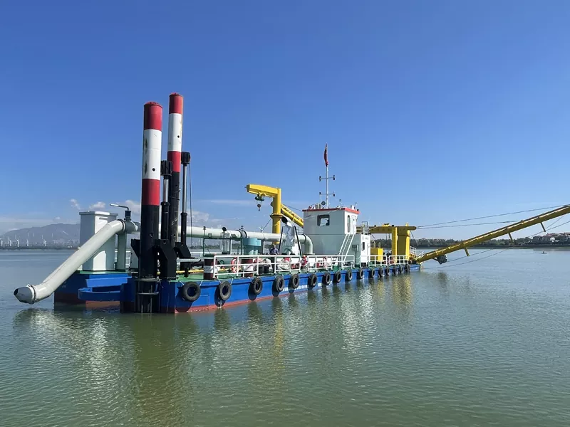 12-Zoll-Baggerschiff